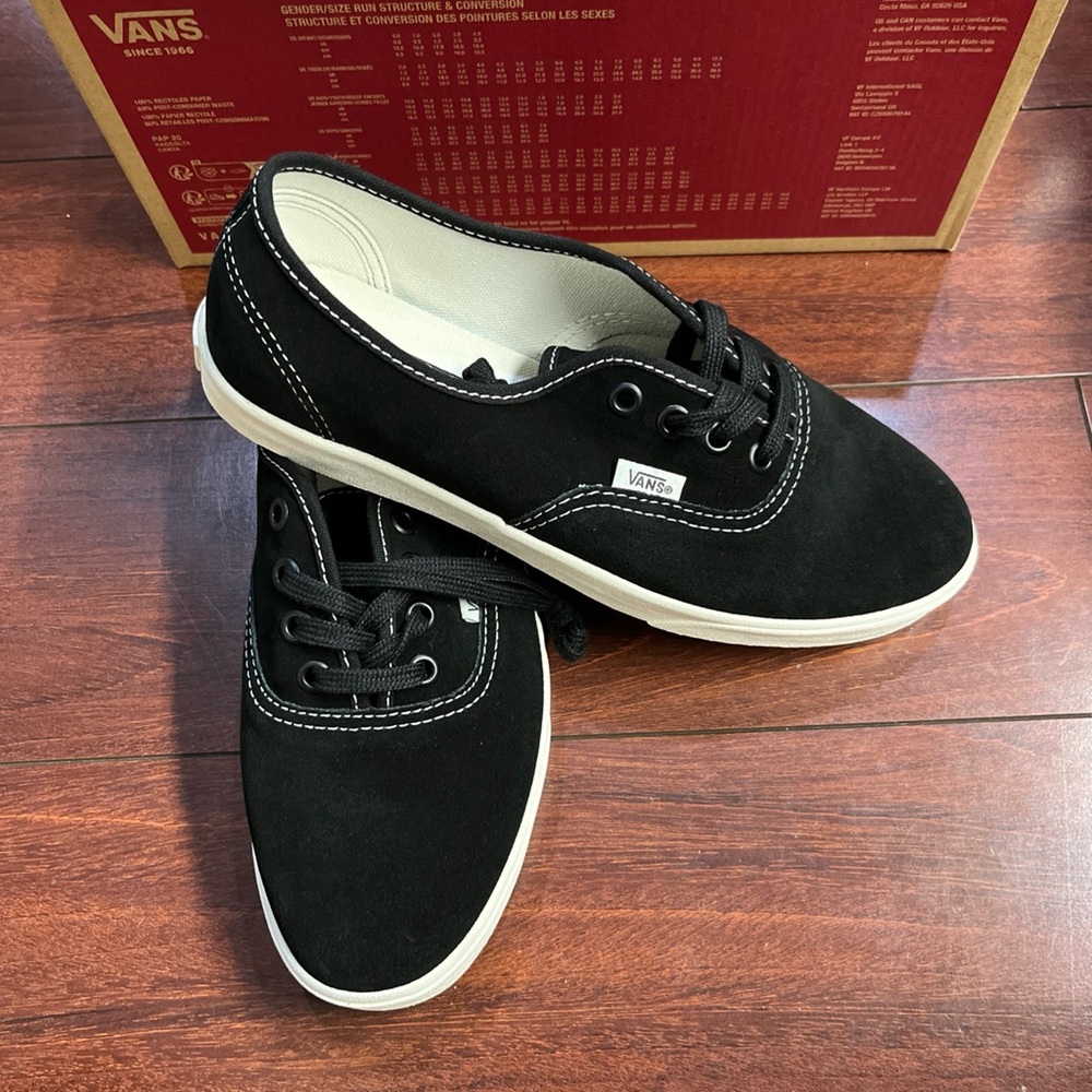 Womens 7 Vans Authentic Low Pro Suede Black Low Top Shoe Sneaker New HALF BOX